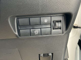 ◆セーフティ・シールドスイッチ/車線逸脱防止支援システム◆走行車線のレーンマーカーに近づくとメーター内の警告灯が点滅と同時にブレーキを短時間制御し、車両を車線内に戻す方向に制御してくれます!