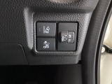 ハンドルの右側にはヘットライトリベライザーとHondaセンシング用のメインスイッチがついています。ヘッドライトリベライザーは道路状況や積荷の加重に応じてライトの高さを調節できます。