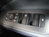 パワーウインドウスイッチ★電動格納機能付きで運転席からドアミラーの角度が調整可能です。電動格納機能付きです♪