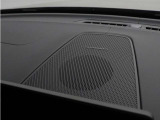 【harman/kardon】世界のオーディオファン垂涎のプレミアムサウンドシステムを搭載。原音に近い音場空間を忠実に再現。乗る人すべてに最良の音響体験を提供します。