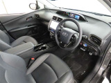 シンプルで使いやすいデザインの運転席です。