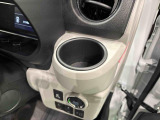 運転席側掘り込み式インパネカップホルダー
