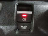 電子パーキングブレーキ仕様となります。ブレーキホールド機能を搭載しているので、渋滞時や信号待ち等に便利です。
