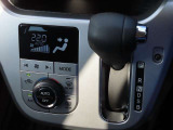オートエアコンなのでスイッチひとつで車内を設定温度に調節してくれます☆