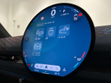 ドライビング・アシスタント、リバース・アシスト、並列・縦列駐車をサポートするパーキング・アシストといった安全性能・運転支援を標準装備しています。