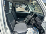 エンジンルームも綺麗に洗浄してから納車致します。普段あまり見ることが無い箇所だからこそ綺麗だと感動しますよね(*&acute;▽`*)
