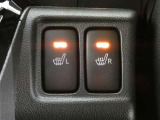運転席と助手席には寒い時にうれしいシートヒーターが装備されてます。