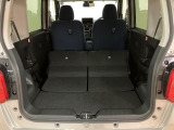 リヤシートの背もたれを両方前に倒せばご覧のスペース!大きなお荷物も載せていただけます!!