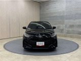 お車購入のポイントとなるフロントマスクです!シャープな目つきが印象的なデザインのヘッドランプです。