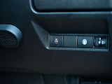 フロントライトレベライザー、ハンドルヒータースイッチ搭載で寒い時期の運転時に重宝します。