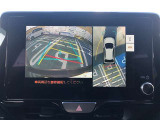 パノラミックビューモニター付きです。車両を上から見たような映像をディスプレイオーディオ画面に表示。運転席からの目視だけでは見にくい、車両周辺の状況をリアルタイムでしっかり確認できます。