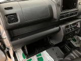 助手席トレイにちょっとした物を置けますよ♪