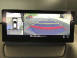 360&deg;ビューモニターでは前後左右4つのカメラ映像をさまざまな走行状況に応じて切り替えてセンターディスプレイに表示することで、駐車時や狭い道でのすれ違い時、見通しの悪い交差点進入時でも安心感を高めます
