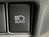 オートマチックハイビーム】対向車や先行車を検知し、ハイビームとロービームを自動で切り替えてくれる便利な機能です!夜間の視界をしっかり確保しつつ、切り替えの手間も省けます。