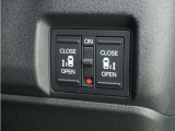 ◆両側電動スライドドア◆狭い駐車場でも乗り降りが楽々♪お子様が隣の車にドアを当ててしまう心配もございません!小さなお子様連れの方もこれで安心。