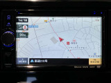 社外メモリーナビ(Clarion製:NX403)です♪目的地まで案内するナビゲーション機能の他にフルセグ画質で楽しめるTVやBluetooth Audio☆DVD再生など多彩な機能が満載で運転を快適にサポートしてくれます☆