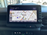 ナビゲーションは9インチホンダコネクトナビ(LXU-242NBi)が装着されております。AM、FM、CD、DVD再生、音楽録音再生、フルセグTV、Bluetoothがご使用いただけます。