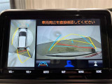 【パノラミックビューモニター】専用のカメラにより、上から見下ろしたような視点で360度車の周囲を確認することができます。