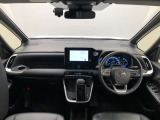 シンプルながら機能性あふれる運転席廻りです。視界性もよく、運転しやすいですよ。