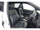 しっかりとしていて上質な座り心地のシートです。 座り心地も良くて長時間の運転も快適ですよ。 肌触りの良いシートが評判です。