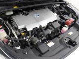 2ZR-FXE型 1.8L 直4 DOHCエンジンとフロントに1NM型、リヤに1MM型 交流同期電動機のハイブリッドシステム搭載、E-Four(電気式4輪駆動)の組み合わせです。