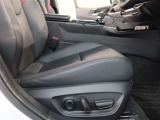 パワーシート搭載。微妙な調整が手軽にでき、ピッタリなポジションで運転することが可能です。