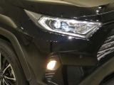 LEDヘッドライトです。デザイン性がよくとても明るいので、夜間の走行や悪天候でも安心です。しかも長寿命!