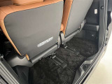 AC100V電源は合計1500Wまで使用できます!センターコンソールボックス背面、ラゲージ右側に設置!