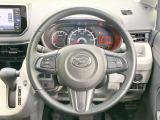 インテリアに合わせたデザインのステアリングは、運転される方のことも考え、運転しやすい形状、大きさです。是非一度、実際に触ってお確かめください。