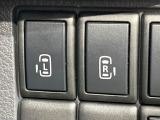【両側パワースライドドア】スマートキーや運転席のスイッチで後席両側スライドドアの開閉が可能♪電動だから力を入れてドアを開ける必要が無く、小さなお子様でも簡単に開け閉めでき快適です♪