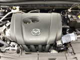 SKYACTIV-G 2.0にマイルドハイブリッドシステムを組み合わせ、乗れば乗るほど毎日の運転が楽しみになるe-SKYACTIV Gを搭載しています。