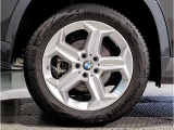 【BMWアロイホイル】軽量かつ強度に拘ったアロイホイル。走行性能ポテンシャルを引き出す設計。車の足元を引き締めてくれる大きなポイントはアロイホイルです。