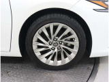235/45R18タイヤを装備しています。※各ホイールのキズ等をご確認くださいませ。