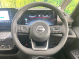 インテリアに合わせたデザインのステアリングは、運転される方のことも考え、運転しやすい形状、大きさです。是非一度、実際に触ってお確かめください。