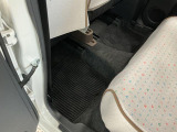しっかりと汚れ、砂ぼこりを落とし足元まで清潔な車内空間を作り上げております♪