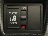【パワースライドドア】助手席側がパワースライドドアになっており、運転席のスイッチやスマートキーでも開閉が可能です!開口部も広いので乗り降りも楽々♪