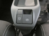 電動パーキングブレーキを搭載。スイッチ操作でパーキングブレーキを作動・解除することが可能ですので、操作の力が不要ですよ♪