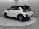 コーナーセンサーを車の前後に装備。障害物までの距離に応じて警告音を変えてお知らせ。縦列駐車時や駐車場・車庫などでの取り回しをサポートします。