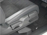 ◆シートハイトアジャスター◆運転席を上下に高さ調節ができます!運転ポジションを体格に合わせてシート調整できます。