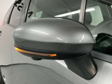 【ウィンカー付きドアミラー】ドアミラーは車幅の最も外側に位置するため、横や斜め後ろから接近する車両や歩行者にも方向指示が伝わりやすくなります。