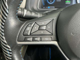 ハンドルから手を離すことなく、音楽ソースの切り替えや音量調整などもできるオーディオコントロールスイッチ。アドバンスドドライブアシストディスプレイの切り替えもここで操作します。