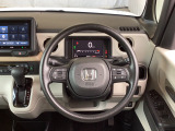 ステアリングスイッチでオーディオ各種操作が可能で、運転に集中できます。安心・安全・快適なドライブをお楽しみいただけます。