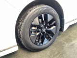 アルミホイールです。足元が引き立つので、車全体のイメージがアップしますよ!