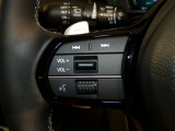 【ステアリングリモコン】ステアリングにオーディオ調節可能なスイッチが装備されていますので運転中でも視線をそらさずにオーディオの調節が可能です!