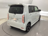 スポーティー&スタイリッシュな、大型テールゲートスポイラー