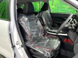 運転席まわりには十分なスペースがあり、大柄な方でもゆったり運転していただける環境です。