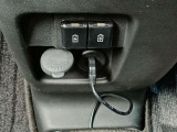 【USBソケット】スマホ充電に対応しています。
