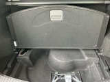 トランクボードの下に小さな収納スペースがあります。