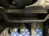 【運転席アンダートレー】タオル等置くのに便利