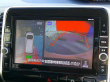 【アラウンドビューモニター】空から見下ろした映像がナビ画面にて確認可能です。駐車もラクラクですよ♪